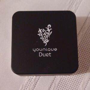 NWOT Younique Duet Compact - IN Same Wavelength